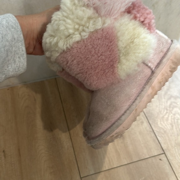 UGG Girls Classic Short Pink Patchwork Fluff Suede Boots 1095009K Size 10 US - Picture 4 of 6